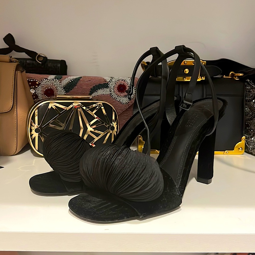 Black velvet Mercedes Castillo sandals, size 9 (39)